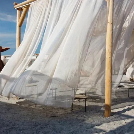 Neversea Beachfront 2 Bedroom Apartmán Constanţa