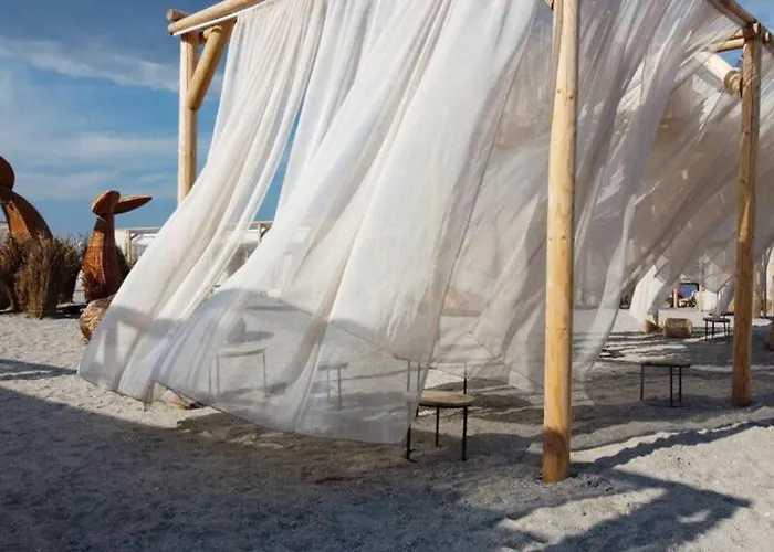 Neversea Beachfront 2 Bedroom Apartment Constanta